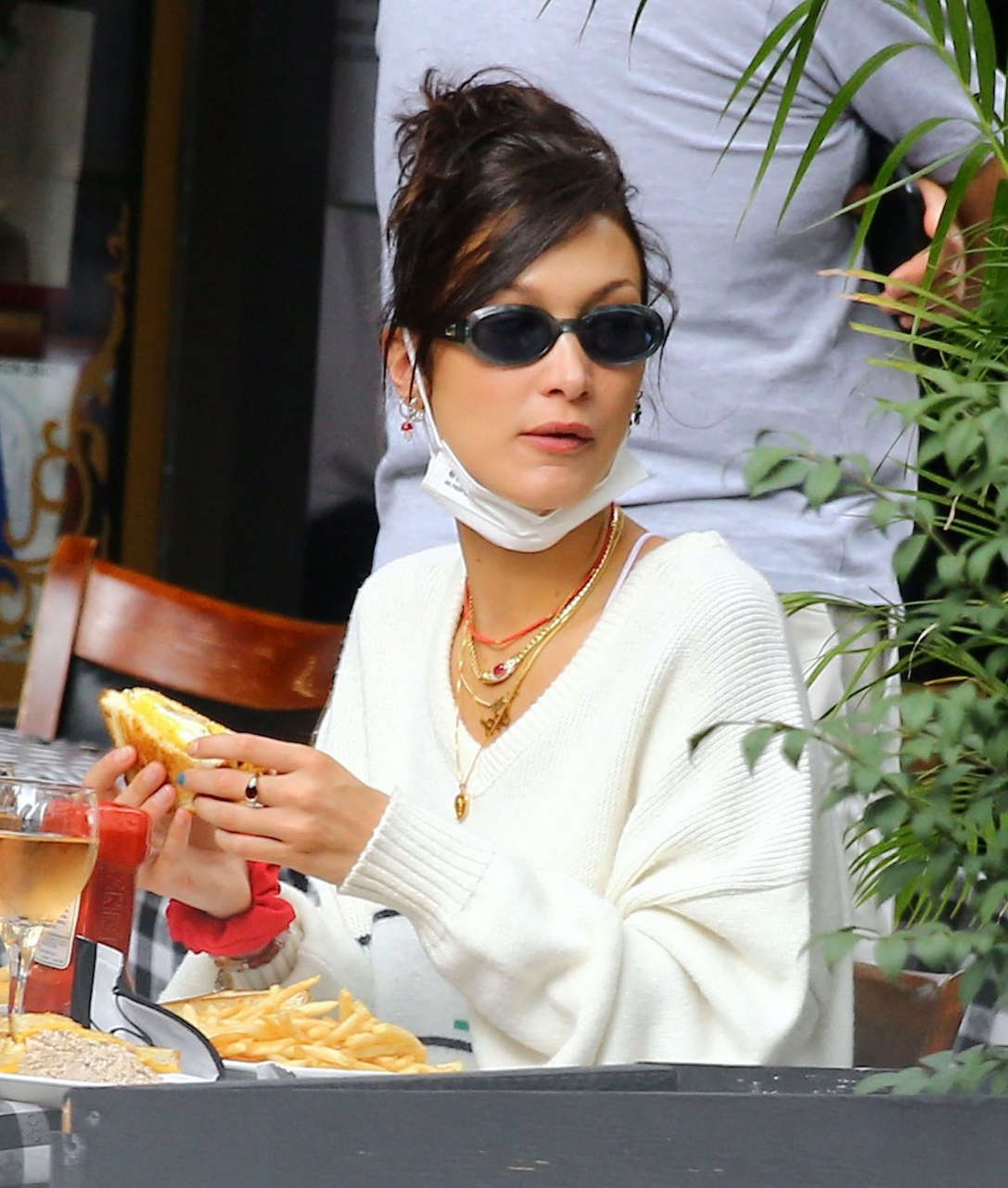 Bella Hadid Out For Lunch Three Guys New York