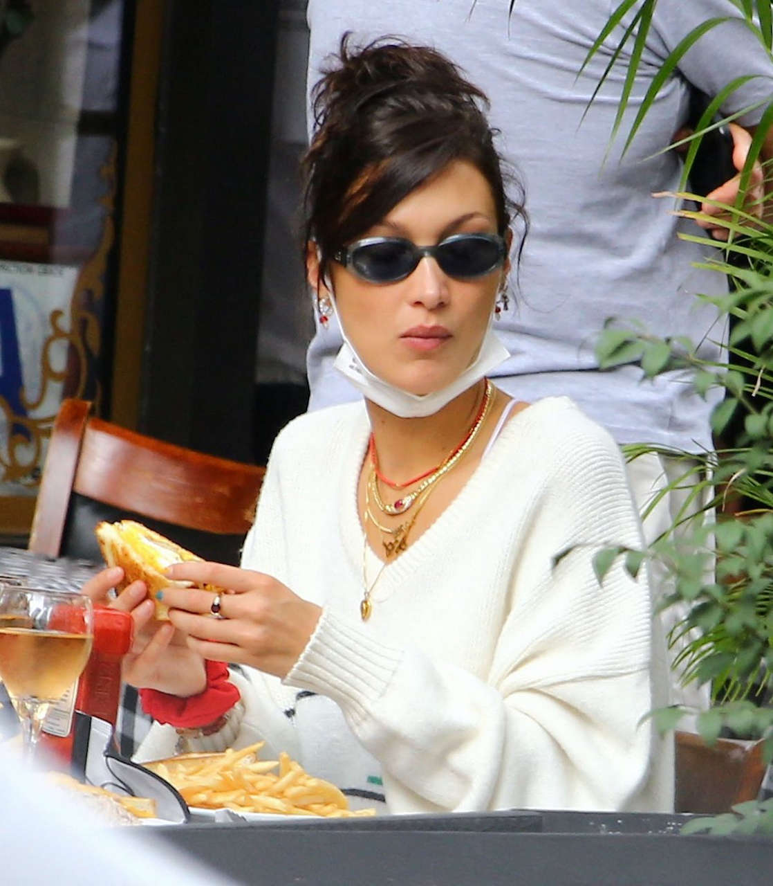 Bella Hadid Out For Lunch Three Guys New York