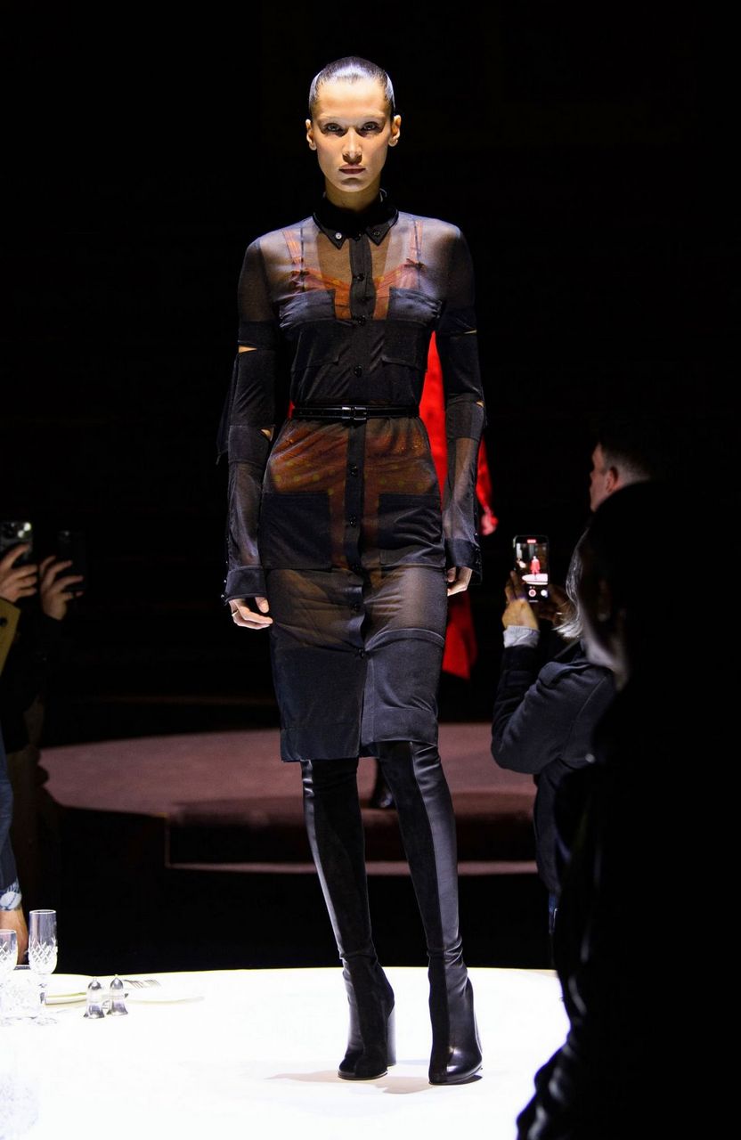 Bella Hadid Walks Runway Burberry W 2023 Womenswear Collection London