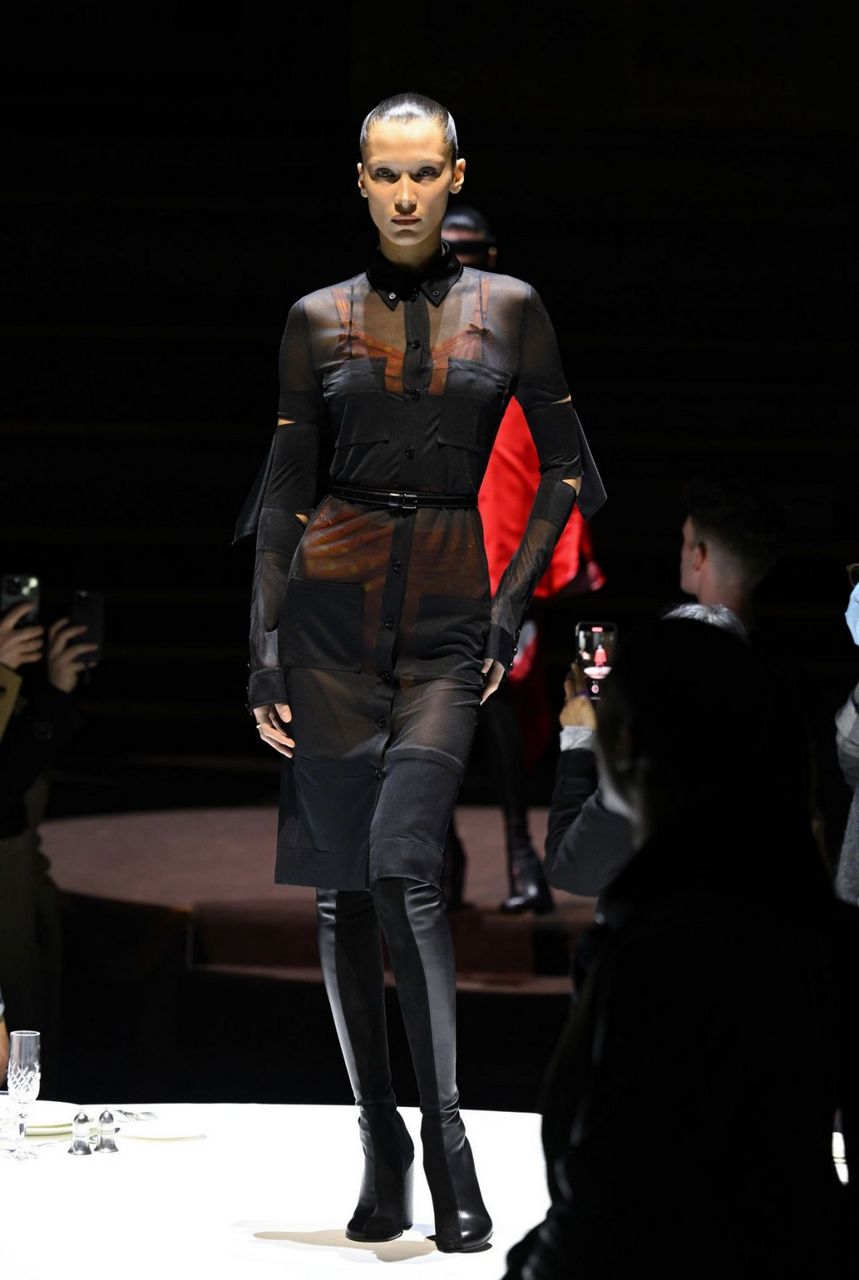 Bella Hadid Walks Runway Burberry W 2023 Womenswear Collection London