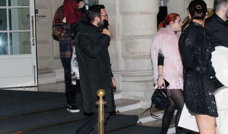 Bella Thorne And Benjamin Mascolo Leaves Their Hotel Paris (6 photos)