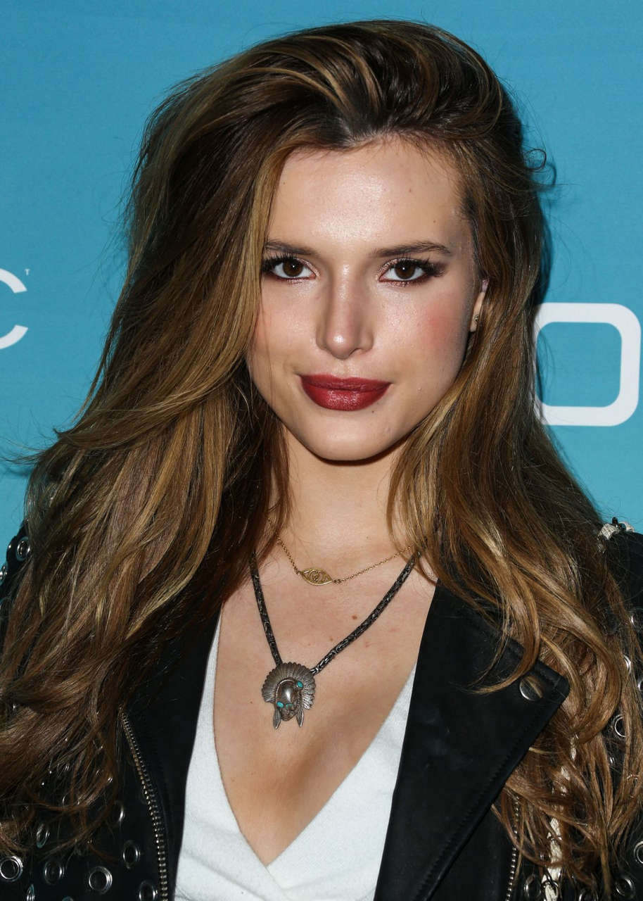 Bella Thorne Boohoo Com Flagship La Pop Up Store Launch Los Angeles