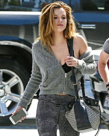 Bella Thorne Flashes Her New Heart Tattoo Out Los Angeles