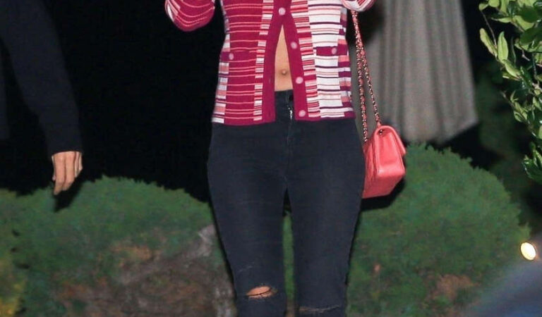 Bella Thorne Out For Dinner Nobu Malibu (10 photos)