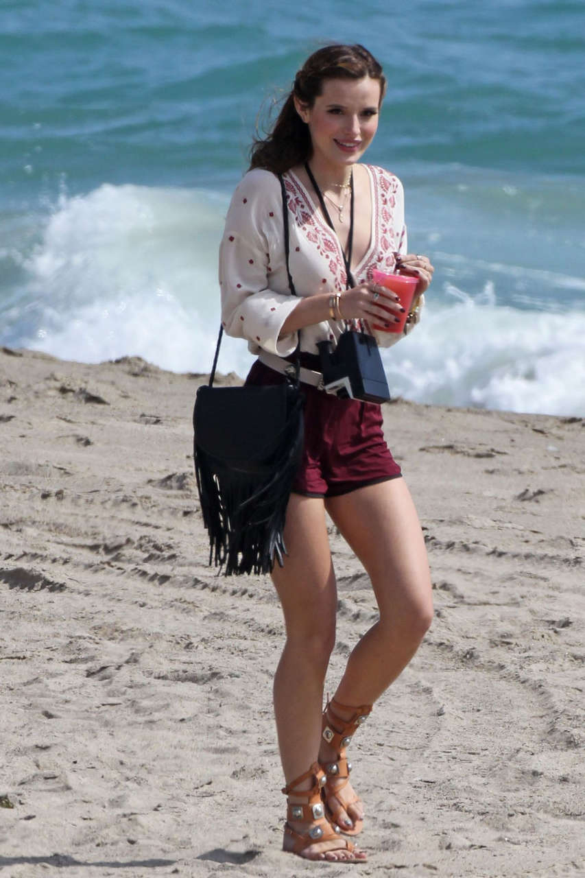 Bella Thorne Set Of You Get Me Beach Los Angeles