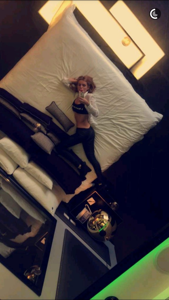 Bella Thorne Sexy