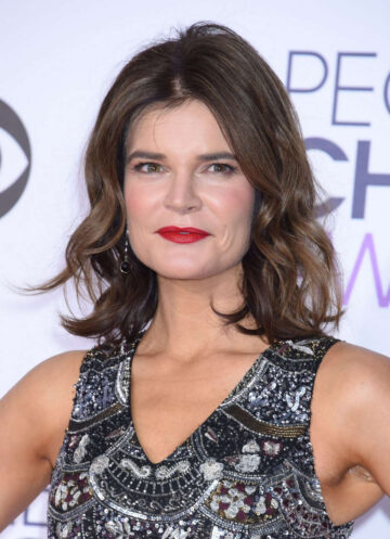 Betsy Brandt 2016 Peoples Choice Awards Los Angeles