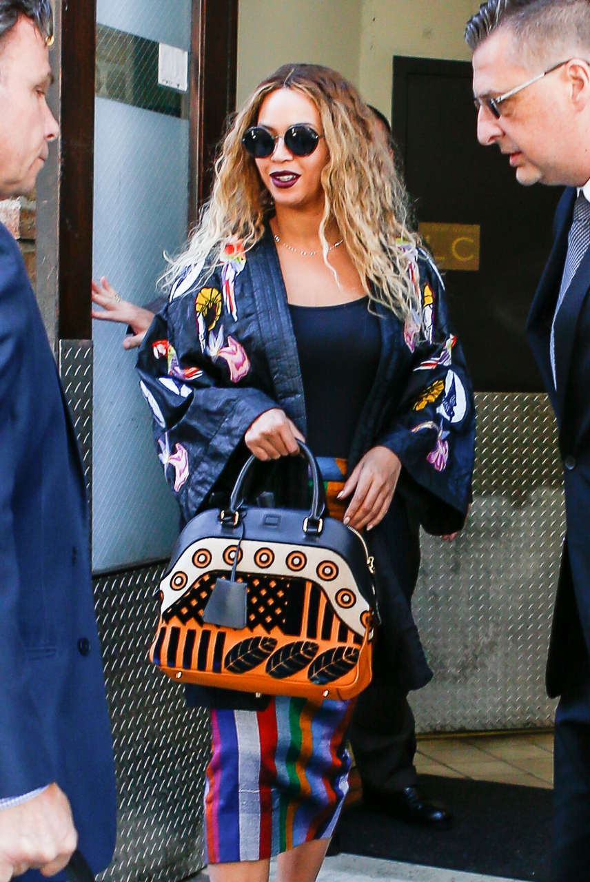 Beyonce Knowles Leaves Her Hotel New York
