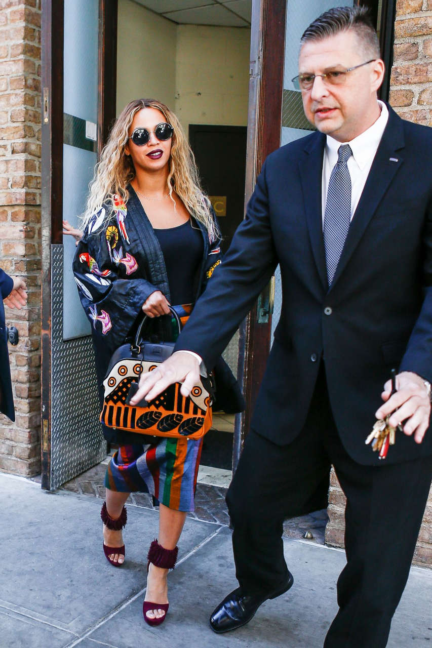Beyonce Knowles Leaves Her Hotel New York
