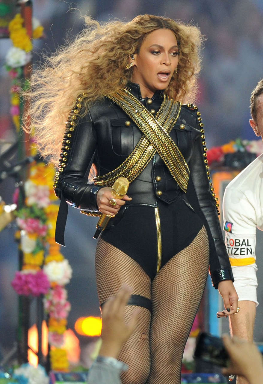 Beyonce Knowles Performs Pepsi Super Bowl 50 Halftime Show Santa Clara