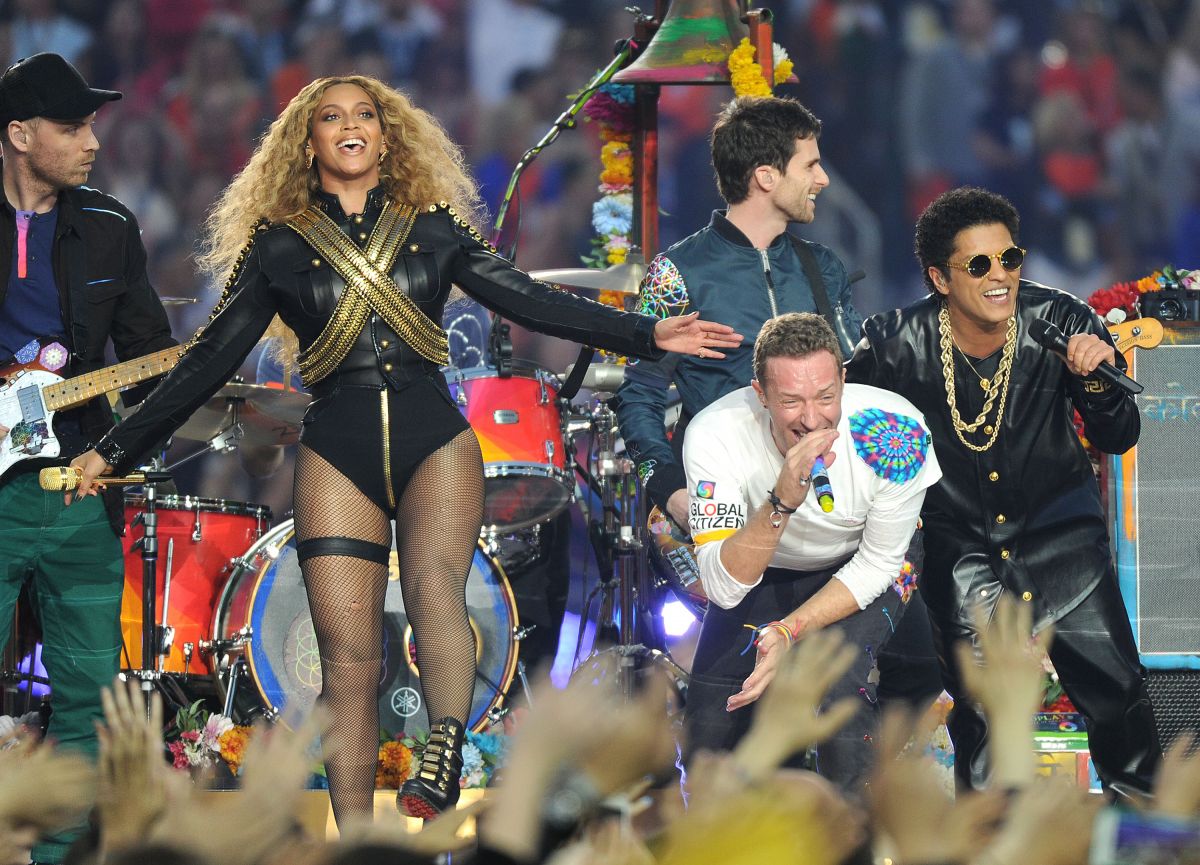 Beyonce Knowles Performs Pepsi Super Bowl 50 Halftime Show Santa Clara