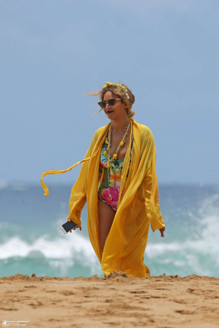Beyonce Knowles Swimsuit Beach Hawaii June