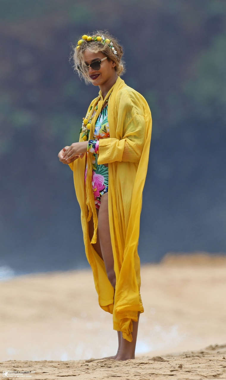 Beyonce Knowles Swimsuit Beach Hawaii June