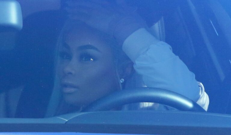 Blac Chyna Driving Around Her Bentley Beverly Hills (9 photos)