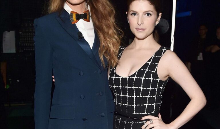 Blake Lively And Anna Kendrick Hot (2 photos)