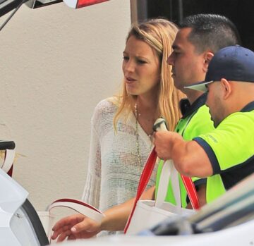Blake Lively Arrives Private Airport Rhode Island