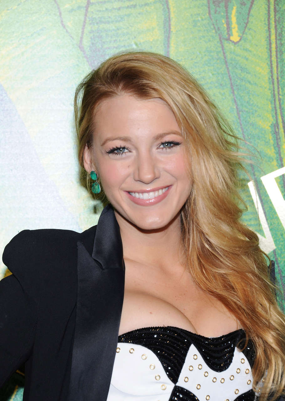 Blake Lively Versace For Hm Fashion Show New York