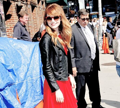 Blondiepoison Emma Stone Arriving At Late Show (2 photos)