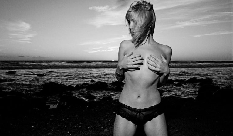 Brea Grant Topless (4 photos)