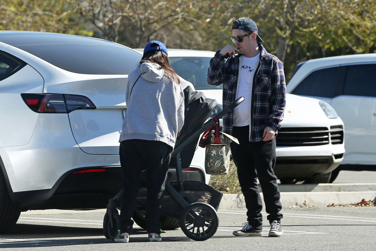 Brenda Song And Macaulay Culkin Out With Their New Baby La Zoo
