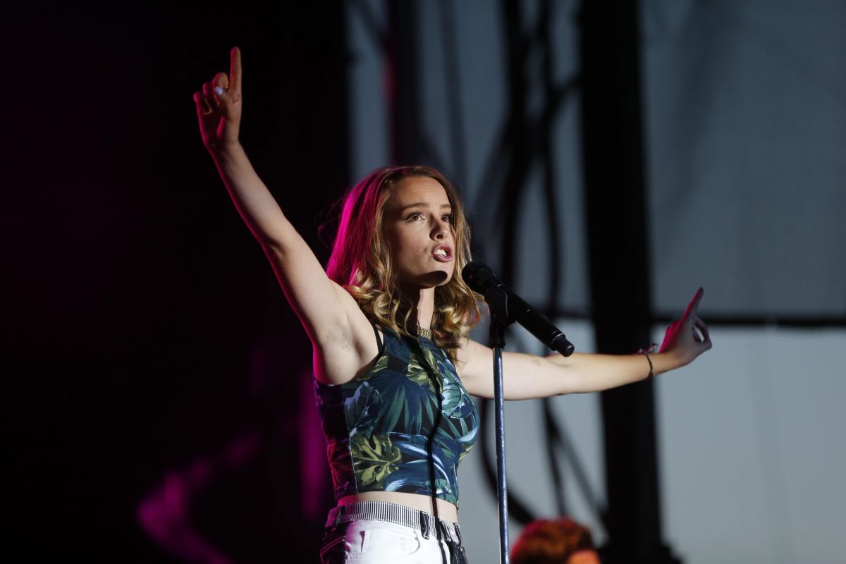 Bridgit Mendler Performs Erie County Fair