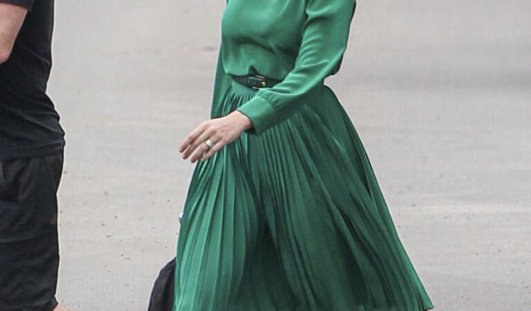 Brie Larson Set Of Glass Castle Montreal (18 photos)