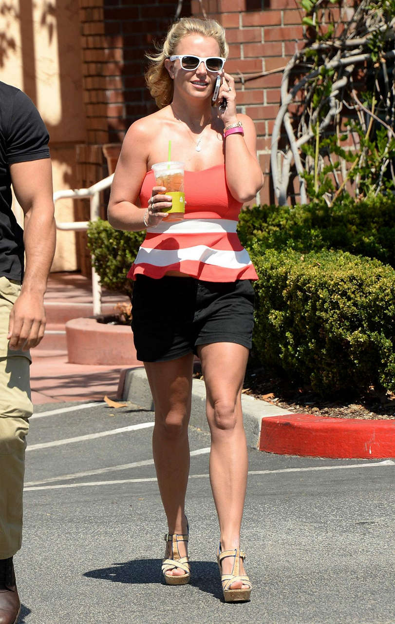 Britney Spears Arrives Starbucks Thousand Oaks