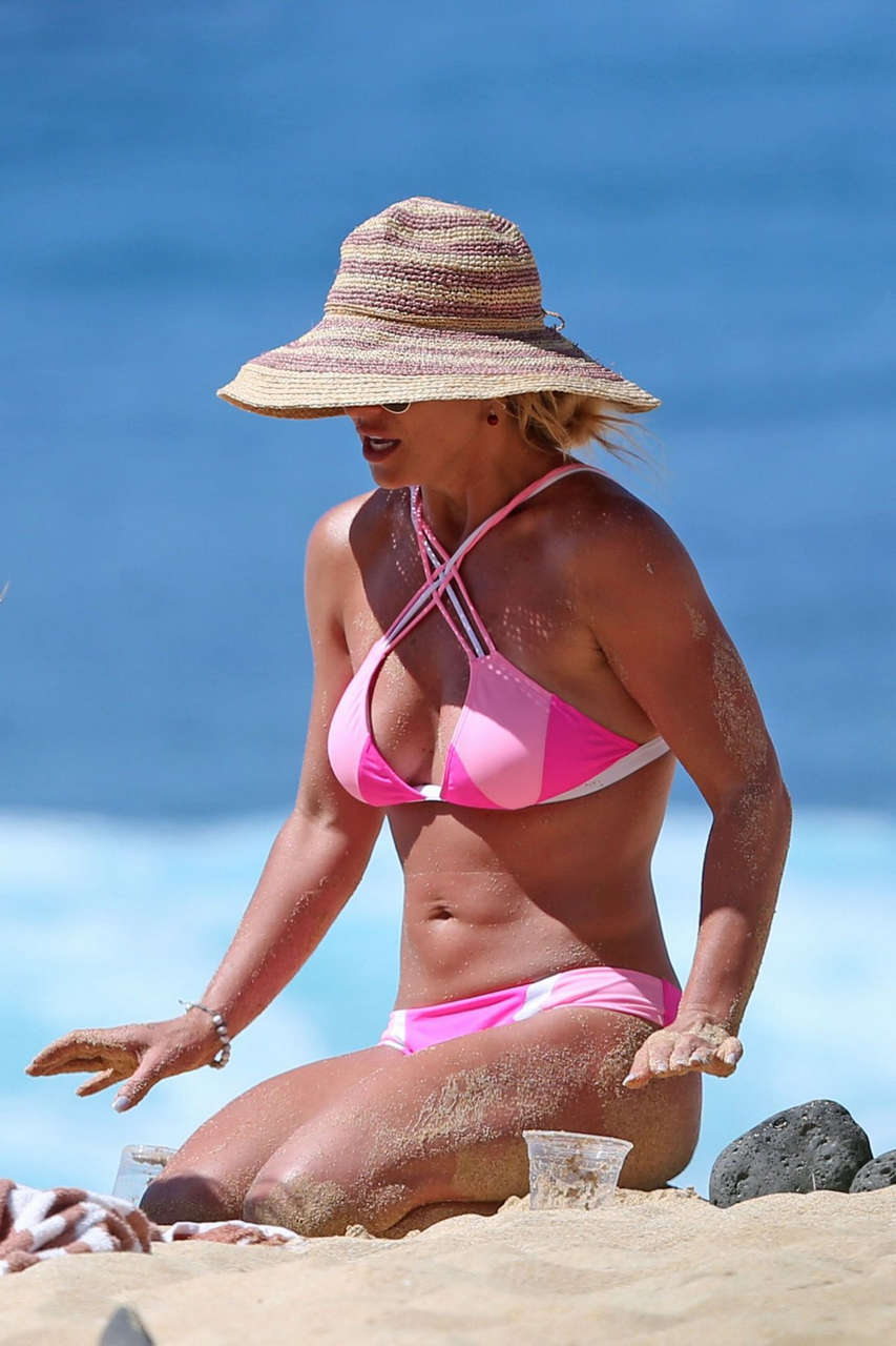 Britney Spears Bikini Beach Hawaii 1