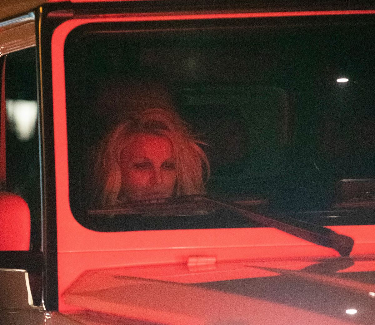 Britney Spears Driving To Paris Hilton S Gated Community Los Angeles