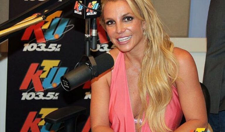 Britney Spears Ktu 103 5 Fm Studios New York (6 photos)