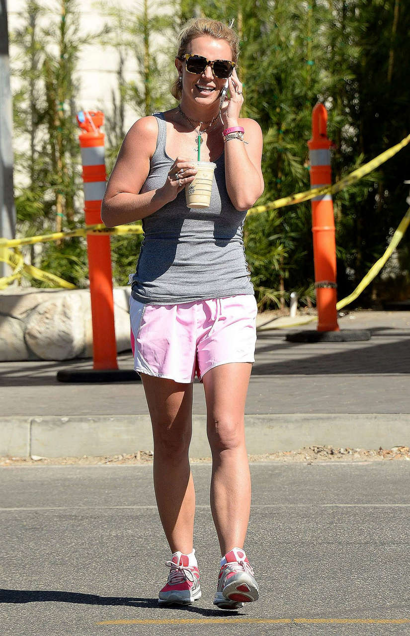 Britney Spears Leaves Starbucks Thousand Oaks