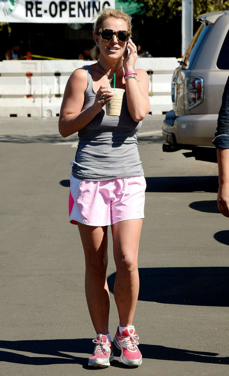 Britney Spears Leaves Starbucks Thousand Oaks
