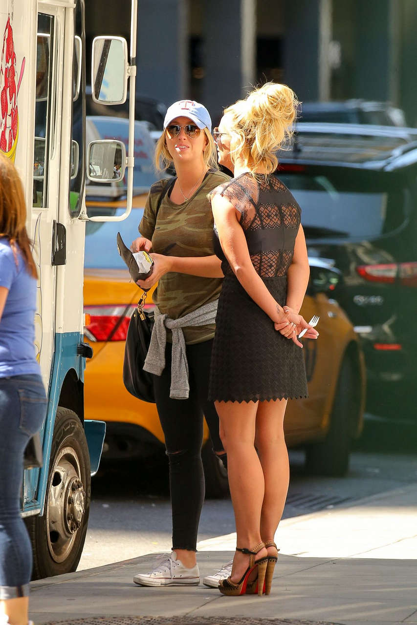Britney Spears Out About New York