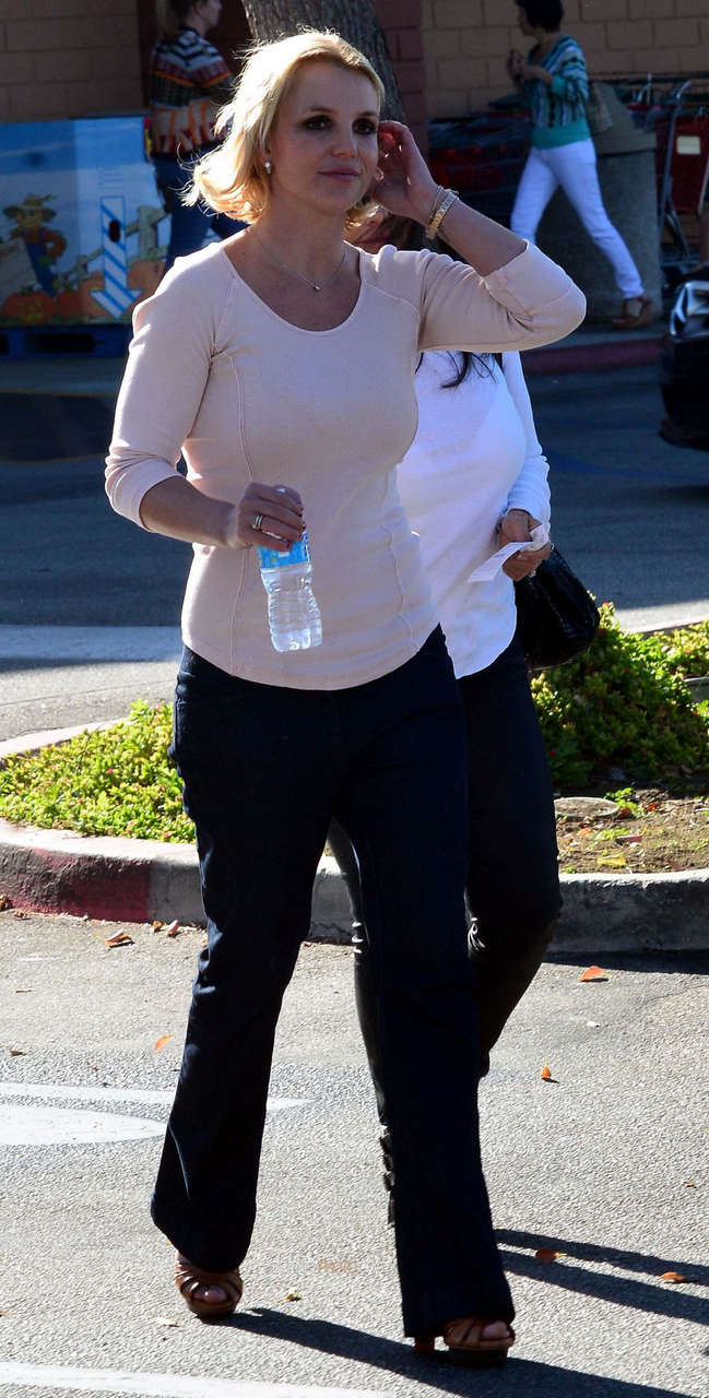 Britney Spears Out About Thousand Oaks