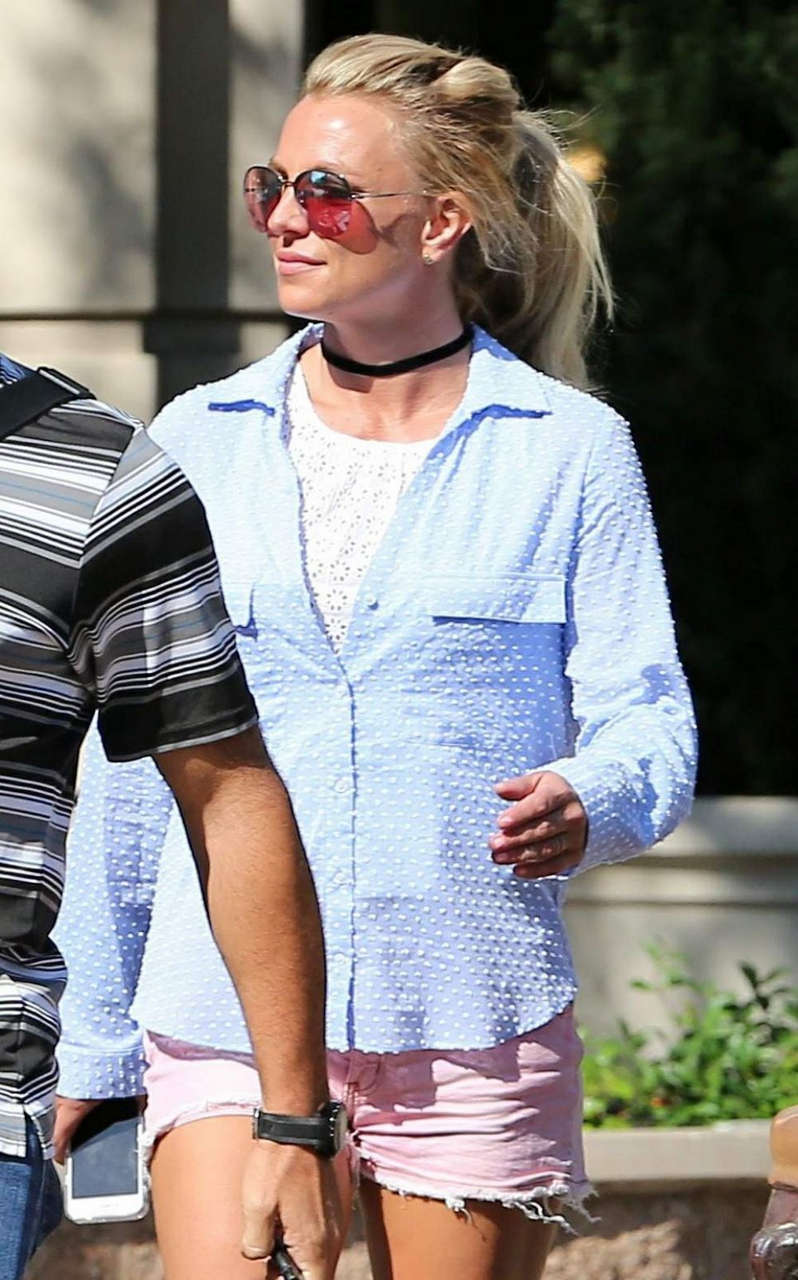 Britney Spears Out About West Hills