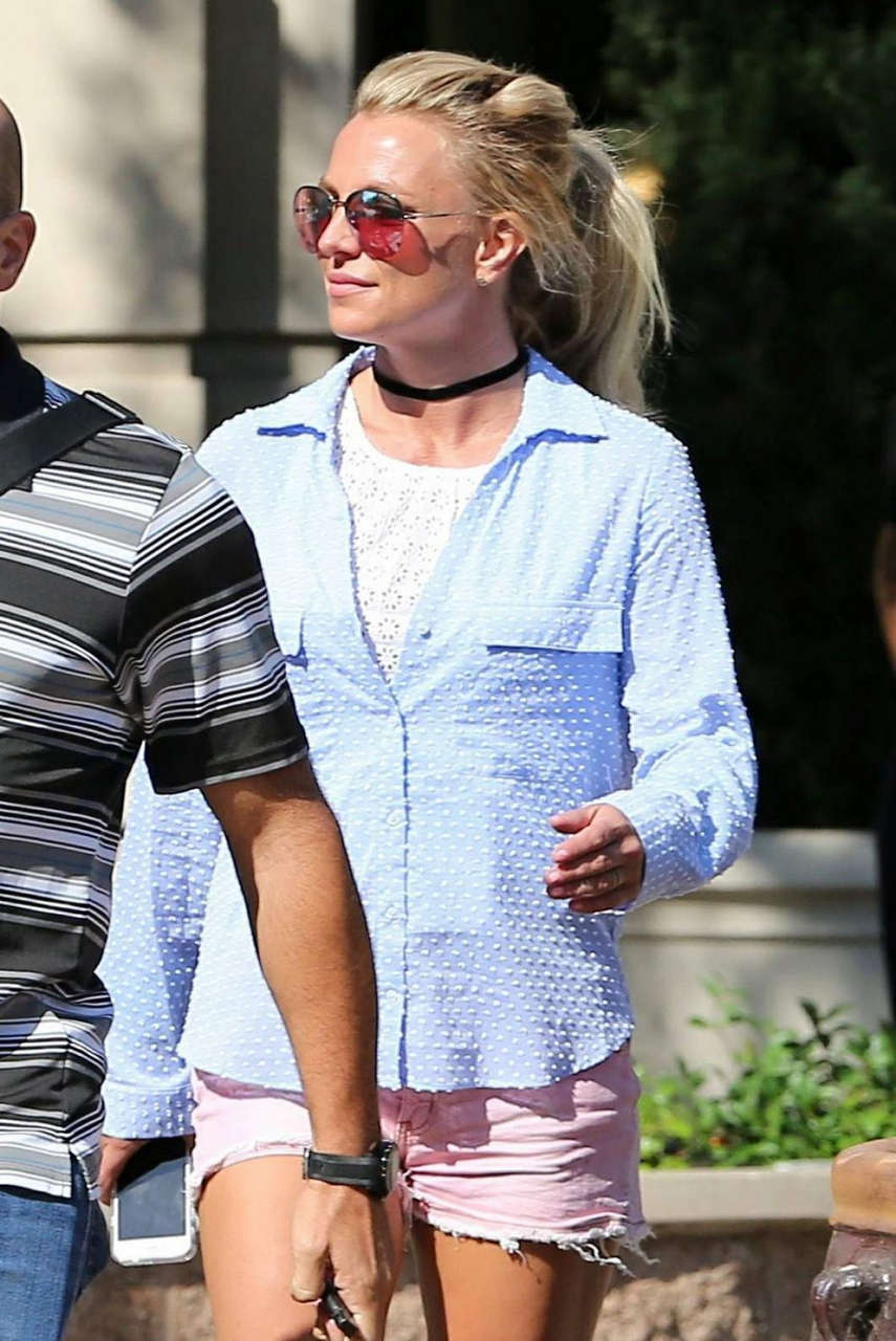 Britney Spears Out About West Hills