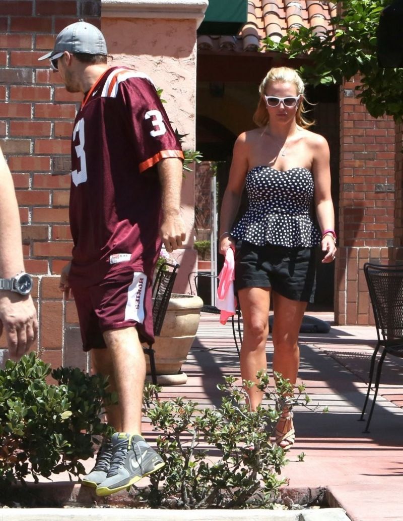 Britney Spears Out For Lunch Sherman Oaks