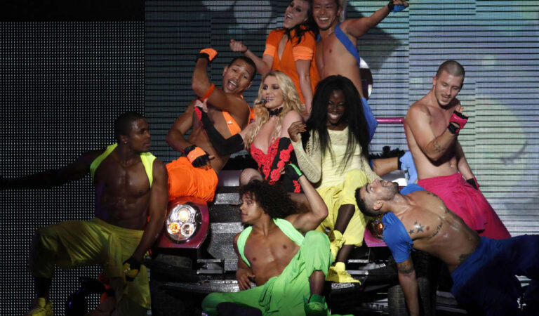 Britney Spears Performs Estadio Unico Buenos Aires (15 photos)