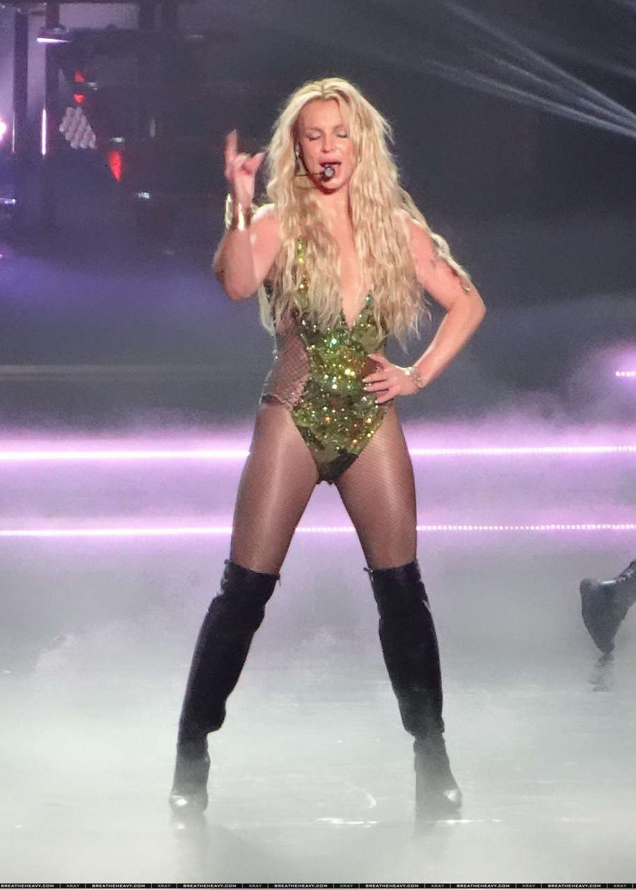 Britney Spears Performs Las Vegas