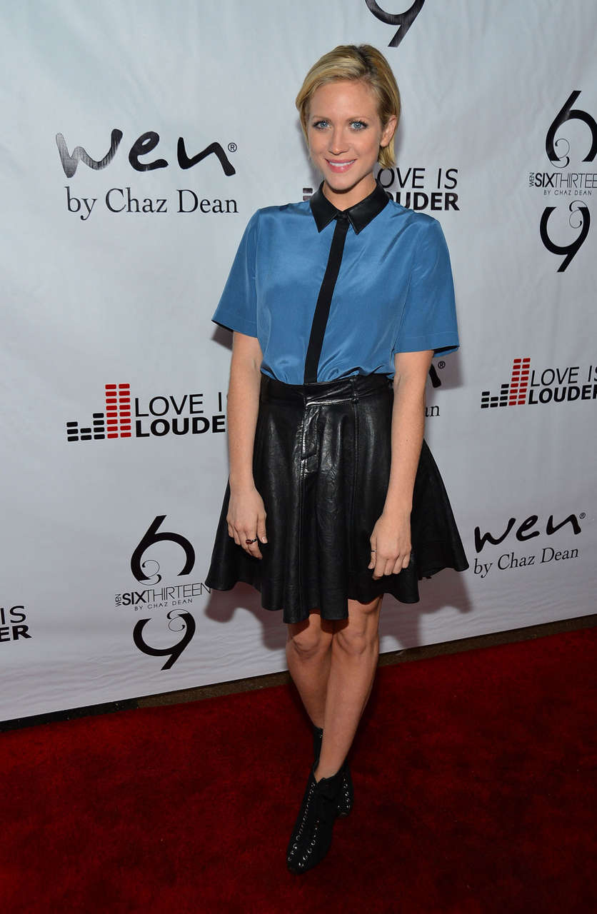 Brittany Snow Chaz Deans Love Is Louder Holiday Benefit Party Los Angeles