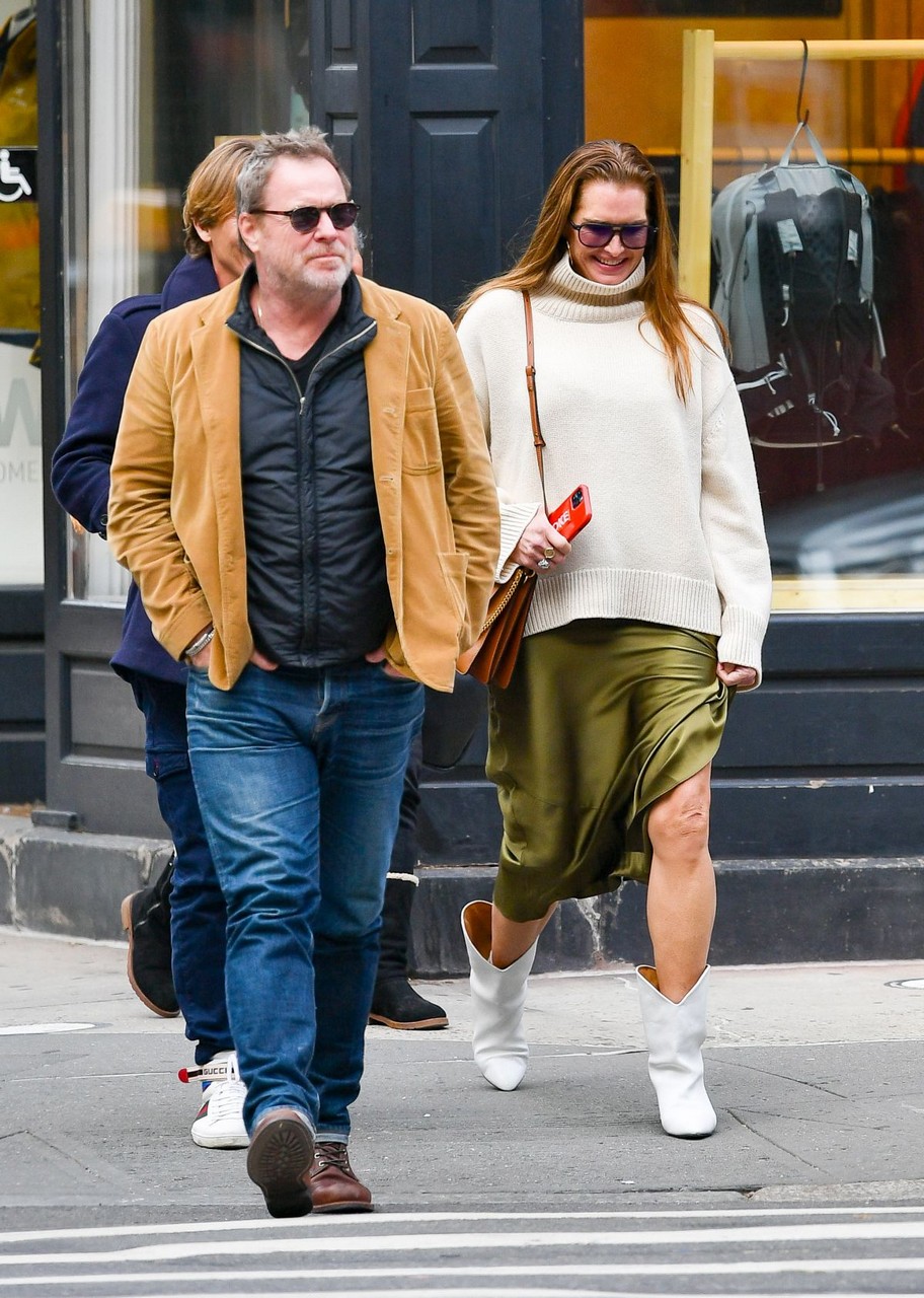 Brooke Shields Chris Henchy Out With Friends New York