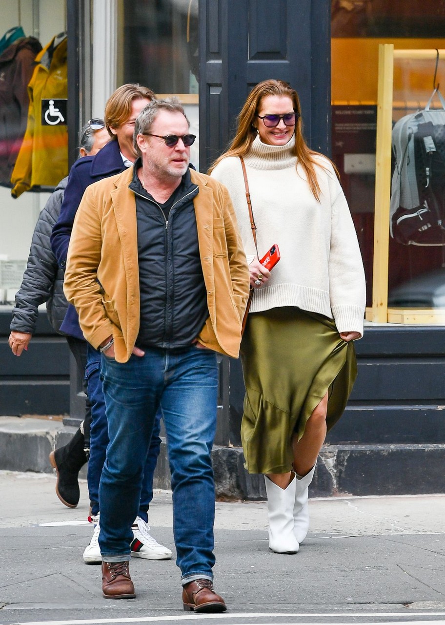 Brooke Shields Chris Henchy Out With Friends New York