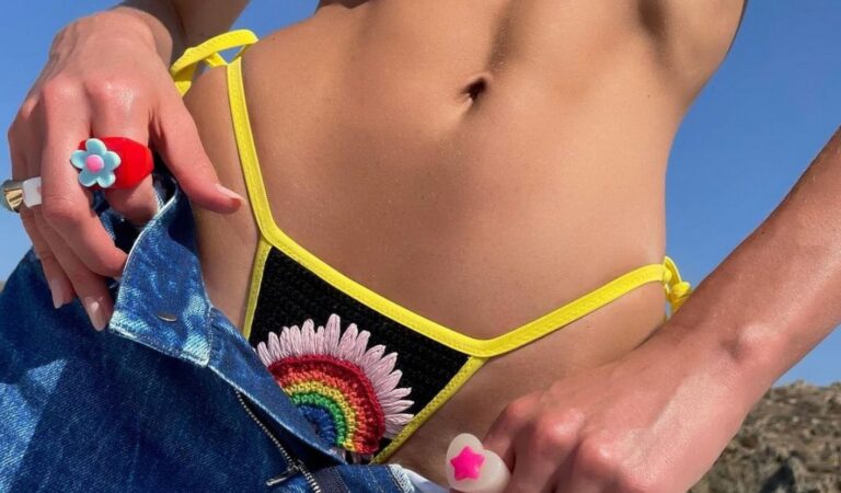 Bruna Marquezine Bikini Photoshoot (8 photos)