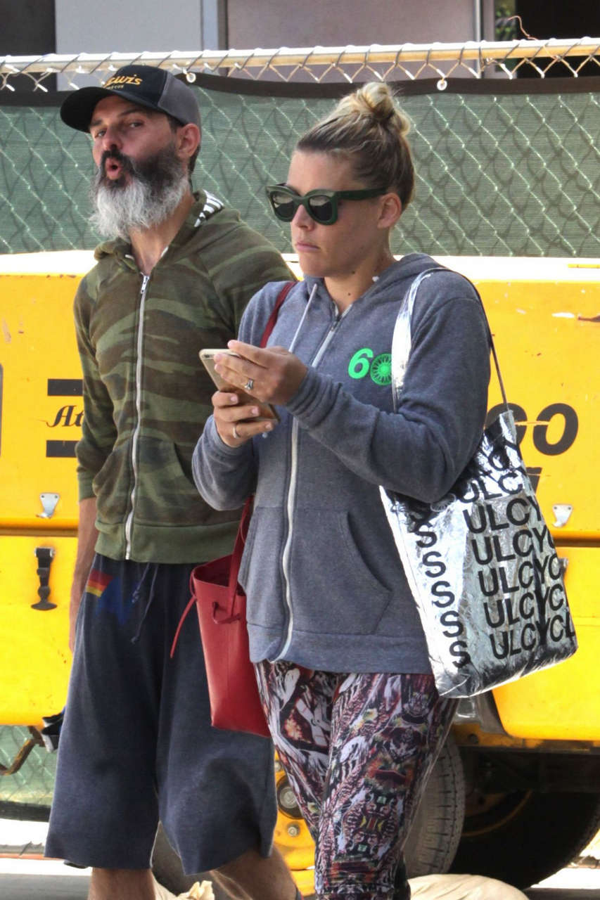 Busy Philipps Arrives Soulcycle Beverly Hills