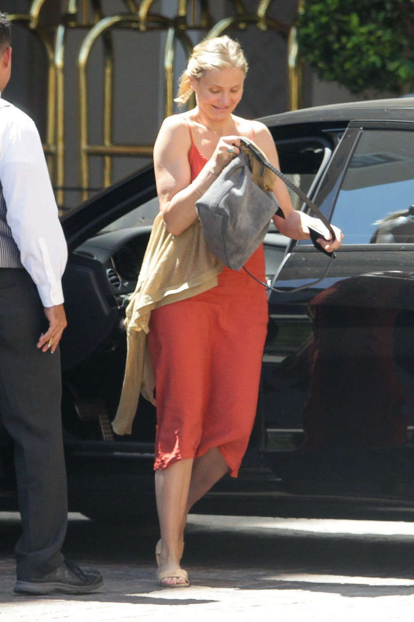 Cameron Diaz Arrives Hotel Beverly Hills