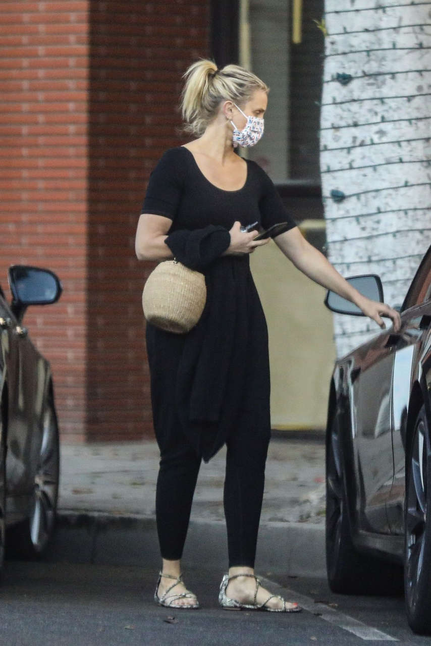Cameron Diaz Leaves Her Physical Therapist Beverly Hills