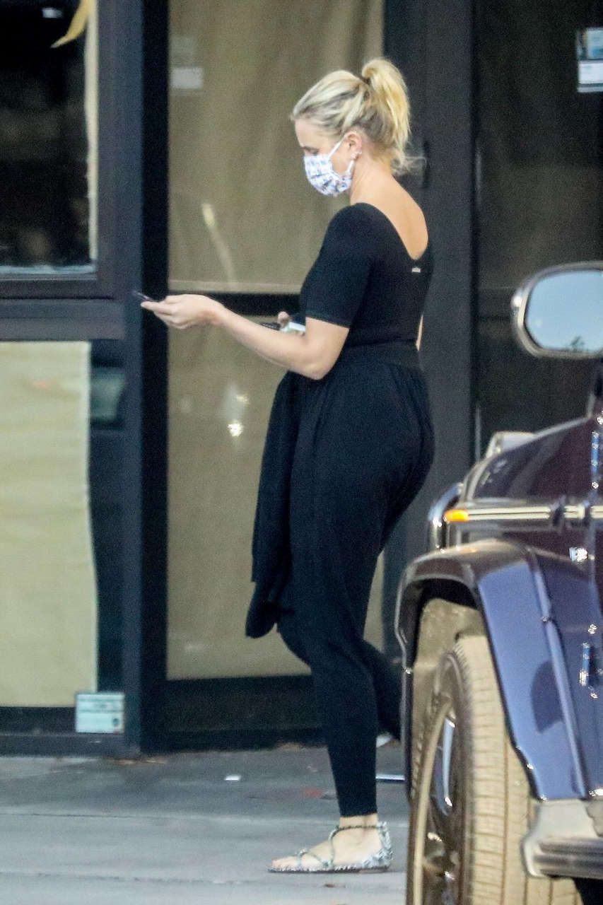 Cameron Diaz Leaves Her Physical Therapist Beverly Hills