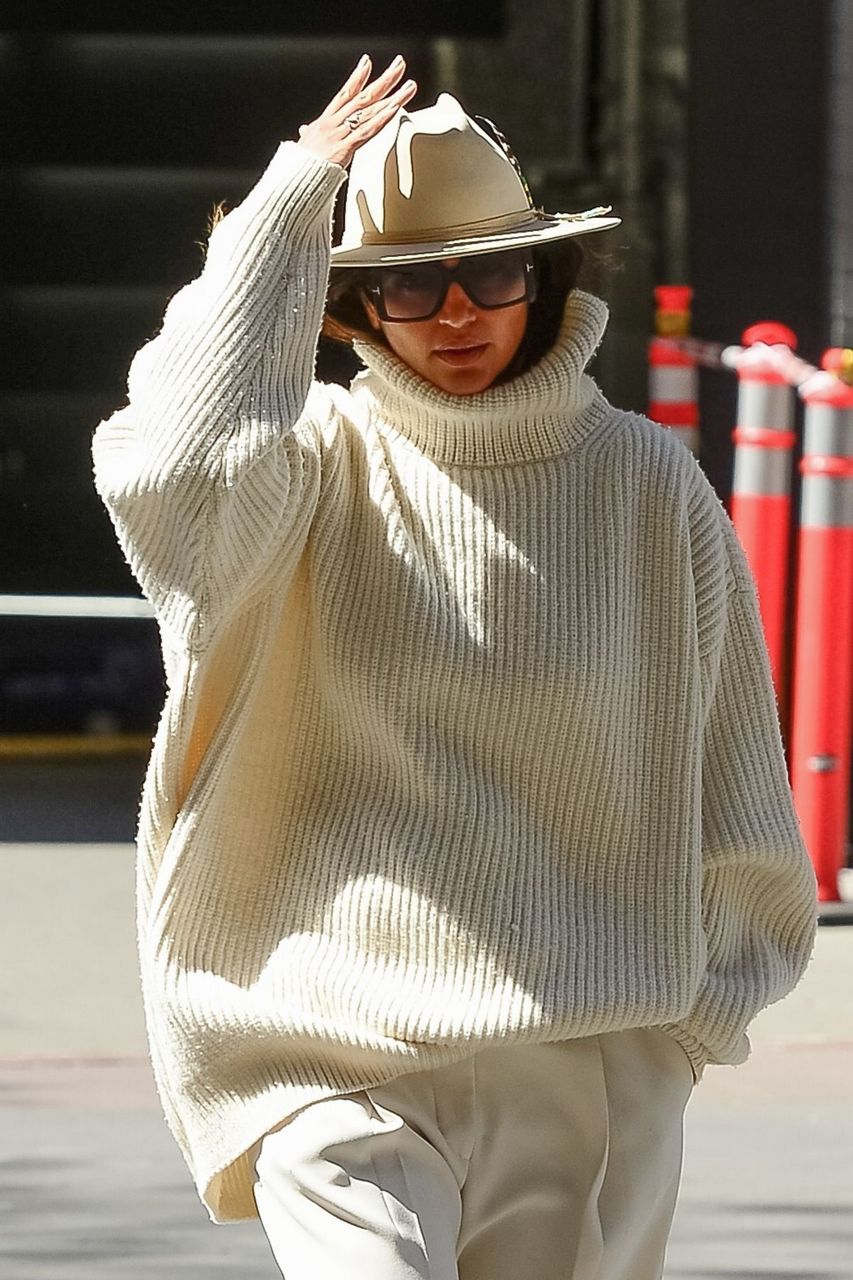 Camila Alves Arrives Her Hotel New York