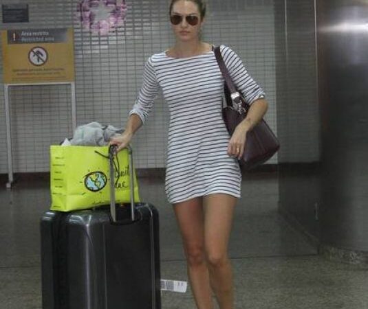Candice Seanepoel Arrives Airport Sao Paulo (9 photos)