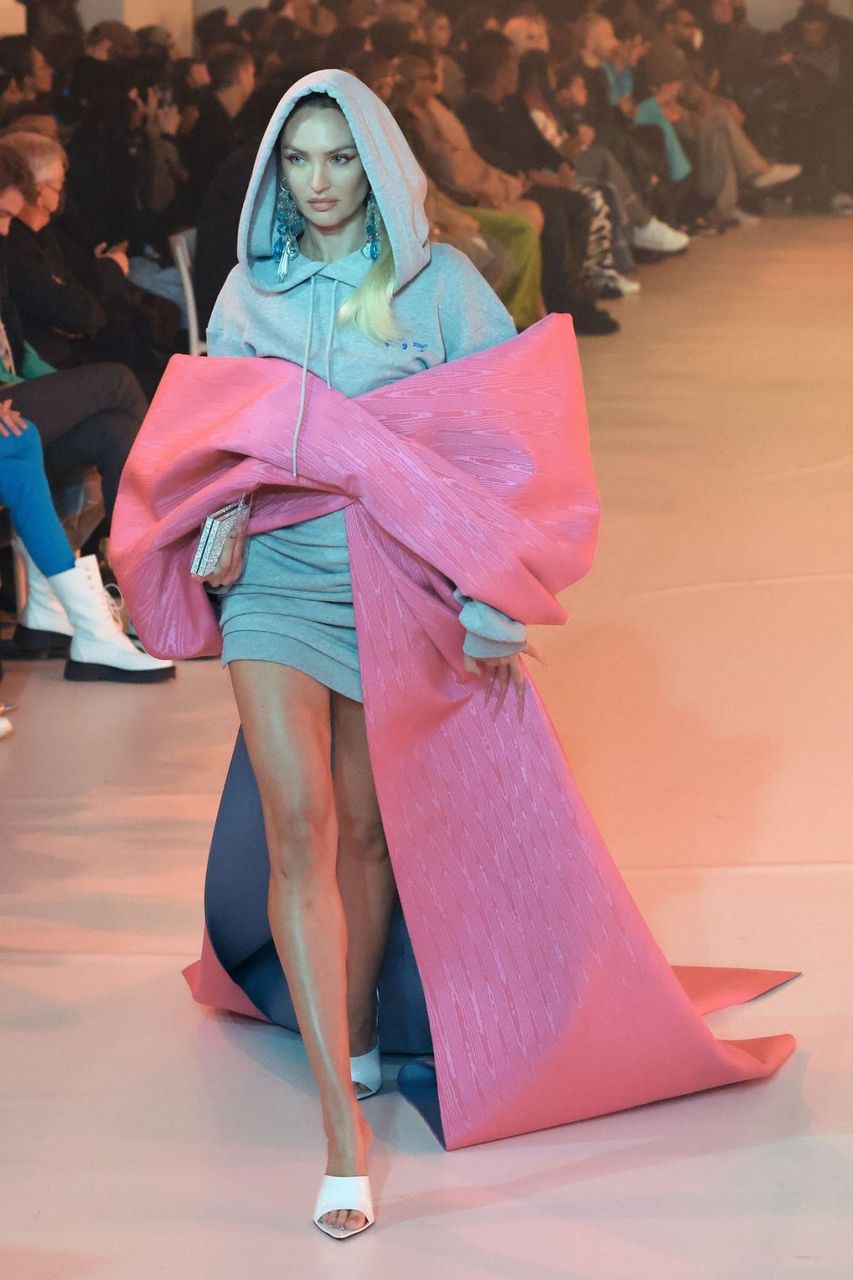 Candice Swanepoel Walks Runway Off White Fashion Show Paris